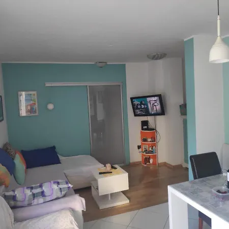 Spacious Apartment With Big Garden Near Beach Split Exterior photo