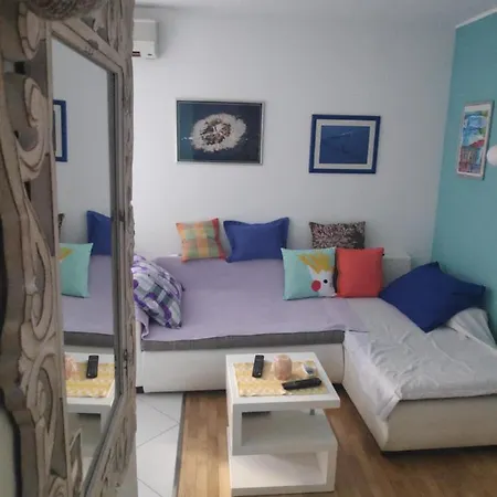Spacious Apartment With Big Garden Near Beach Split Exterior photo